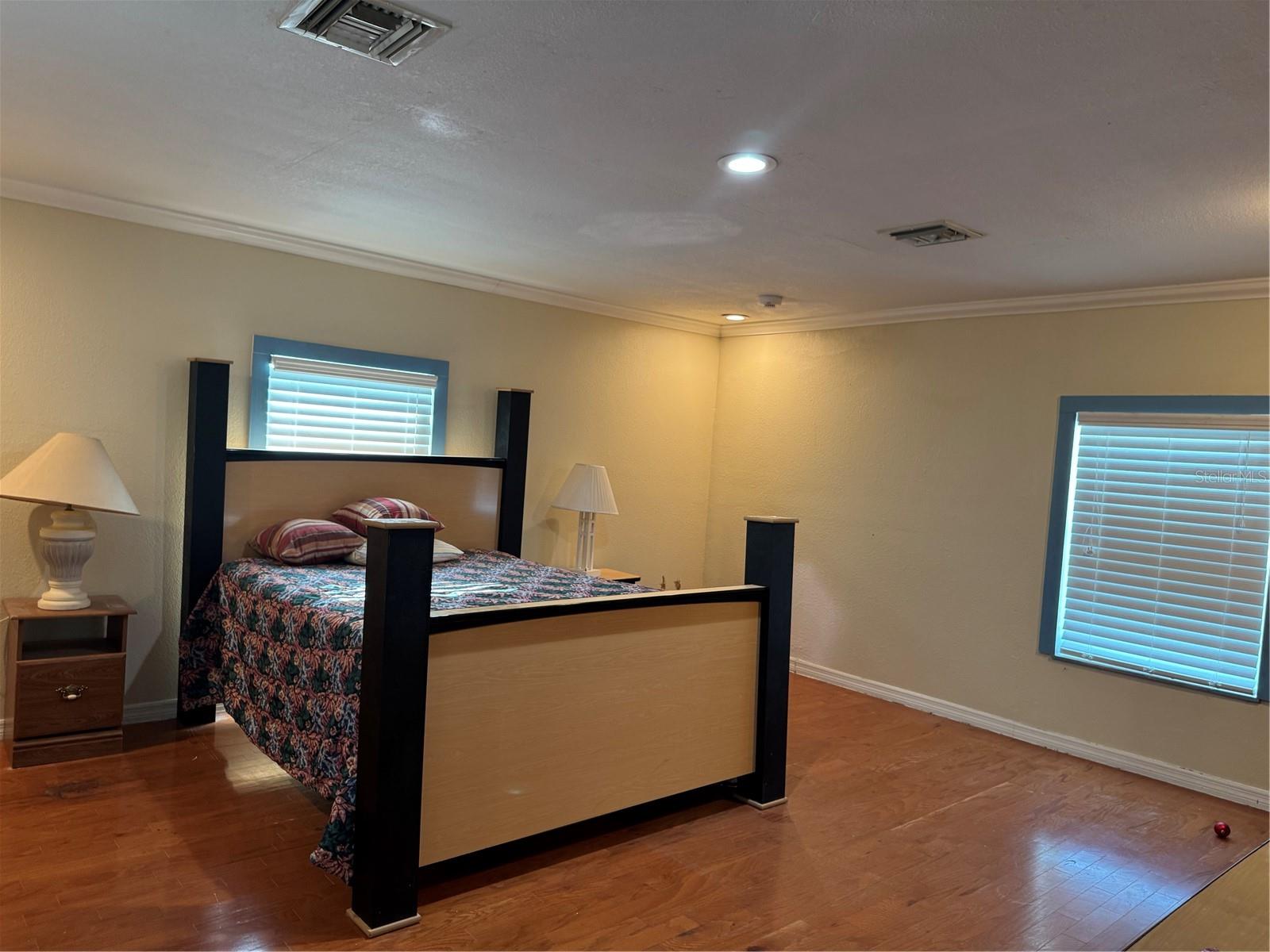 8 E Summit St Property Photo 26