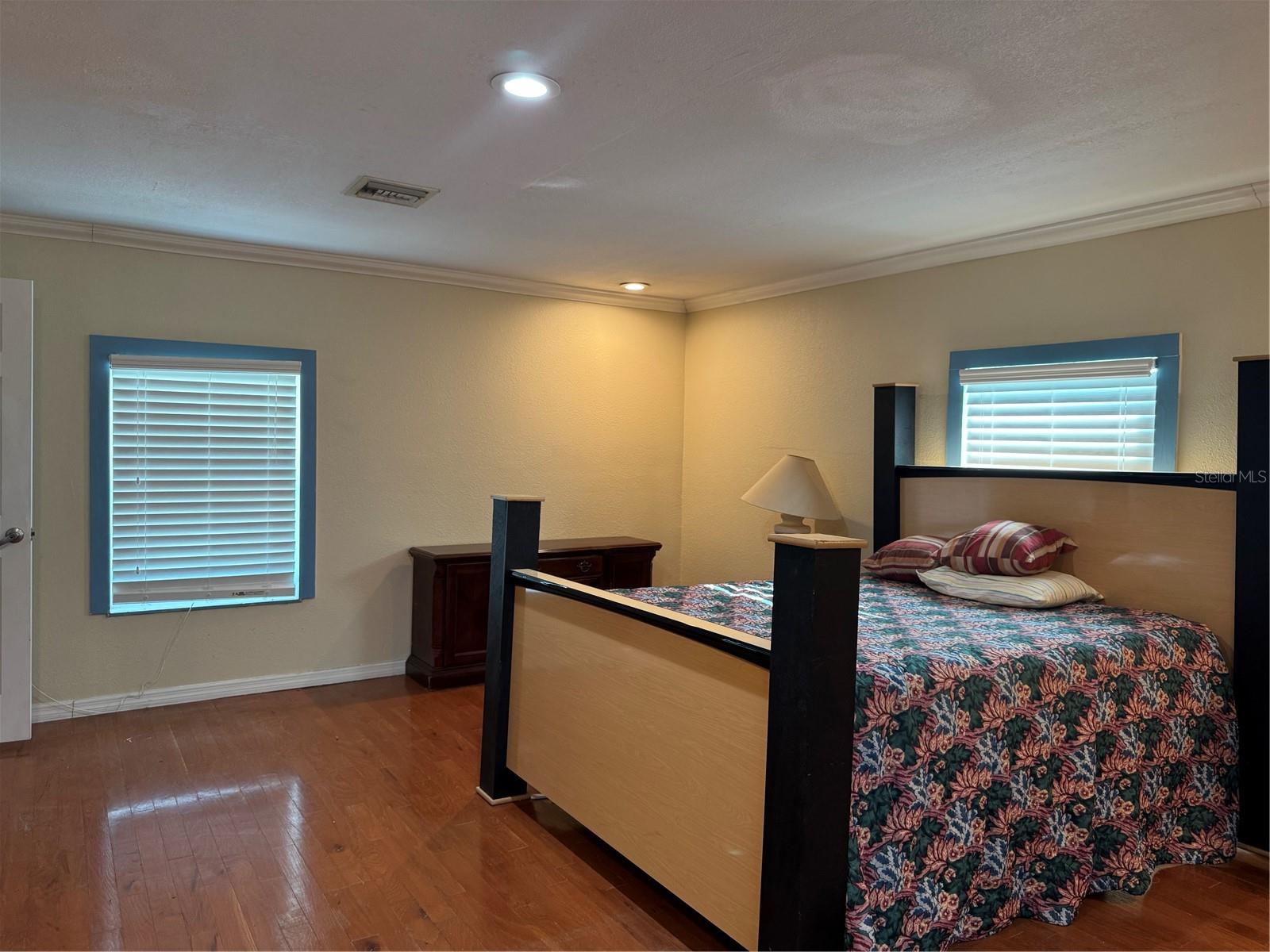 8 E Summit St Property Photo 28