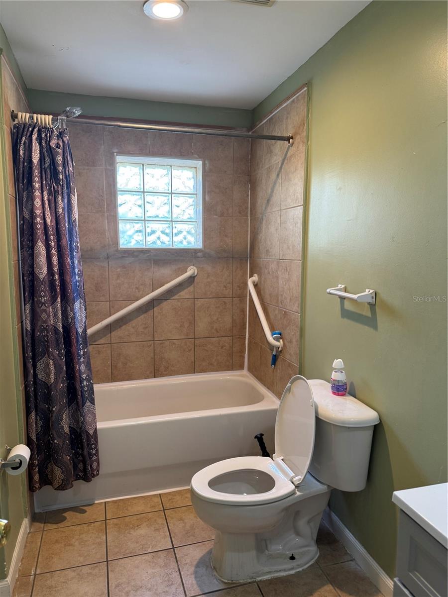 8 E Summit St Property Photo 31