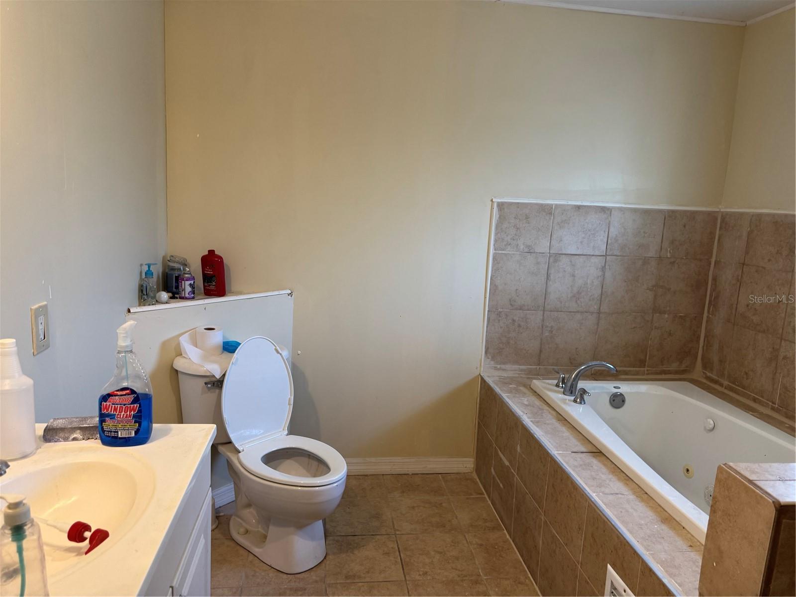 8 E Summit St Property Photo 34