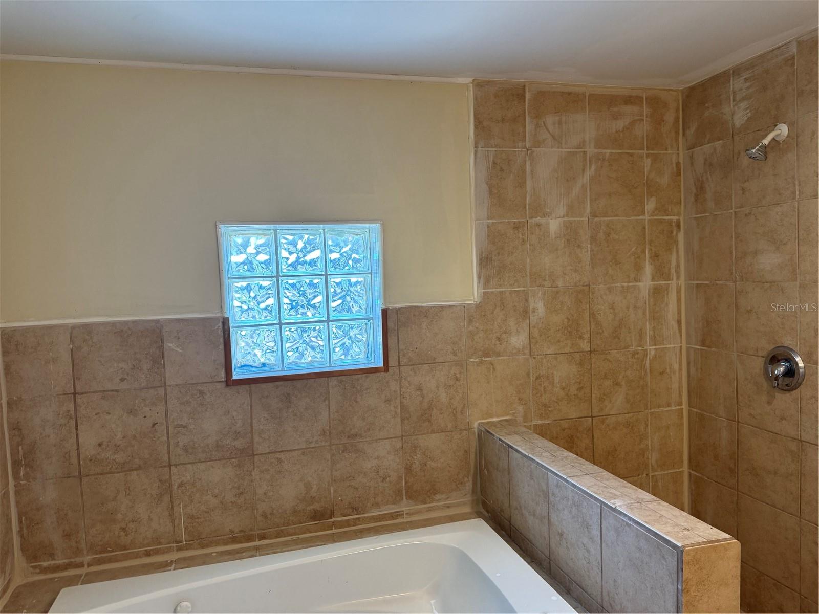 8 E Summit St Property Photo 35