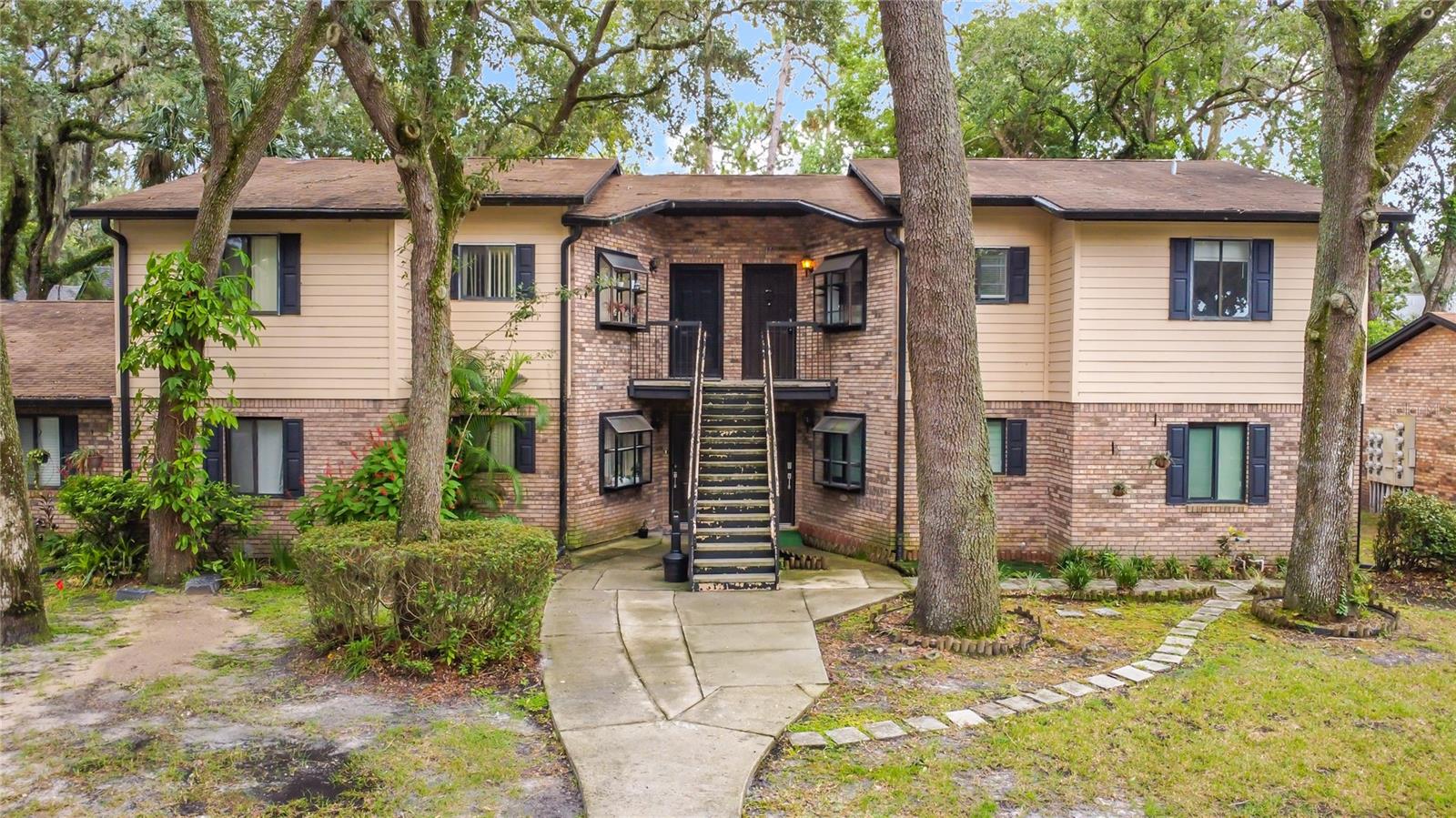 1736 FOXHALL CIR #604 Property Photo 1