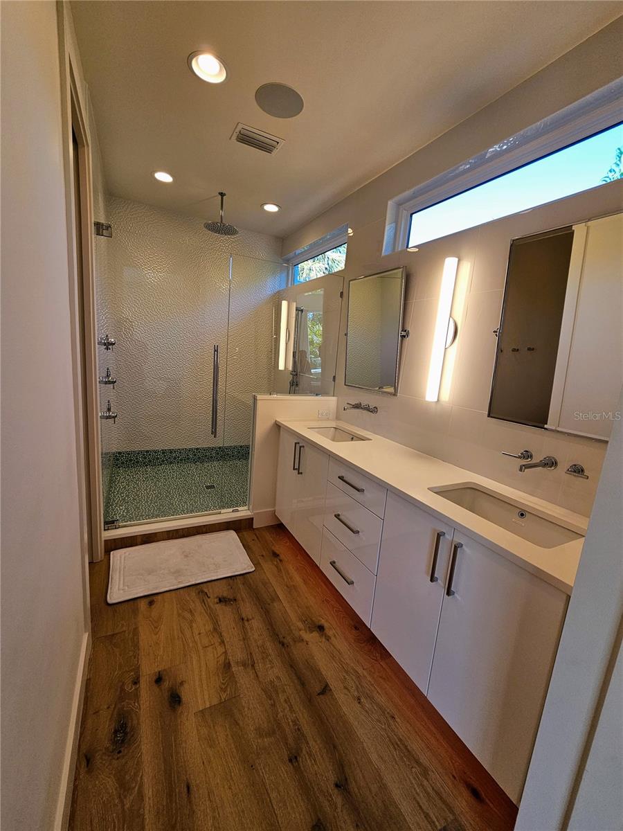 2408 Nassau St Property Photo 12