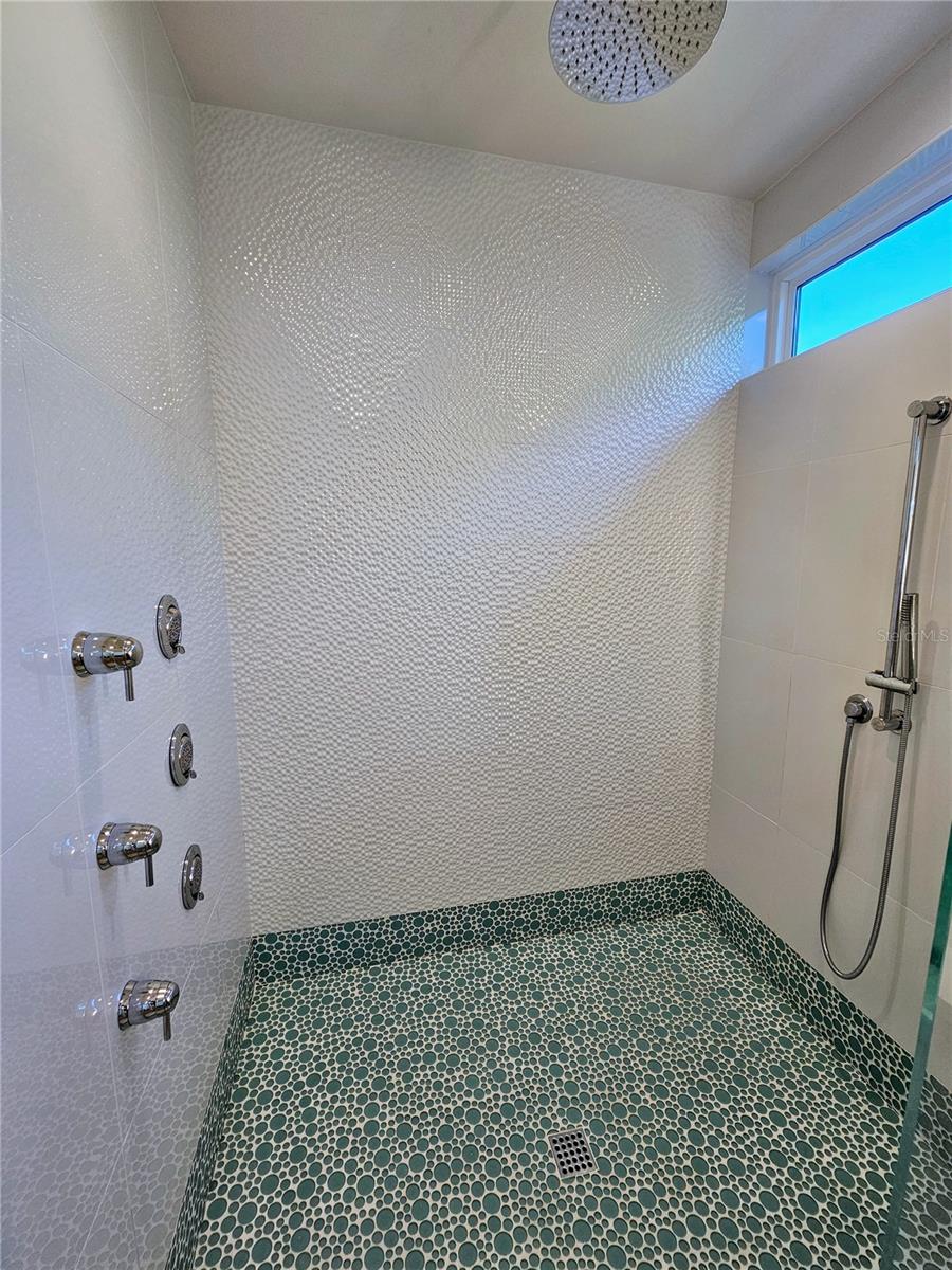 2408 Nassau St Property Photo 13