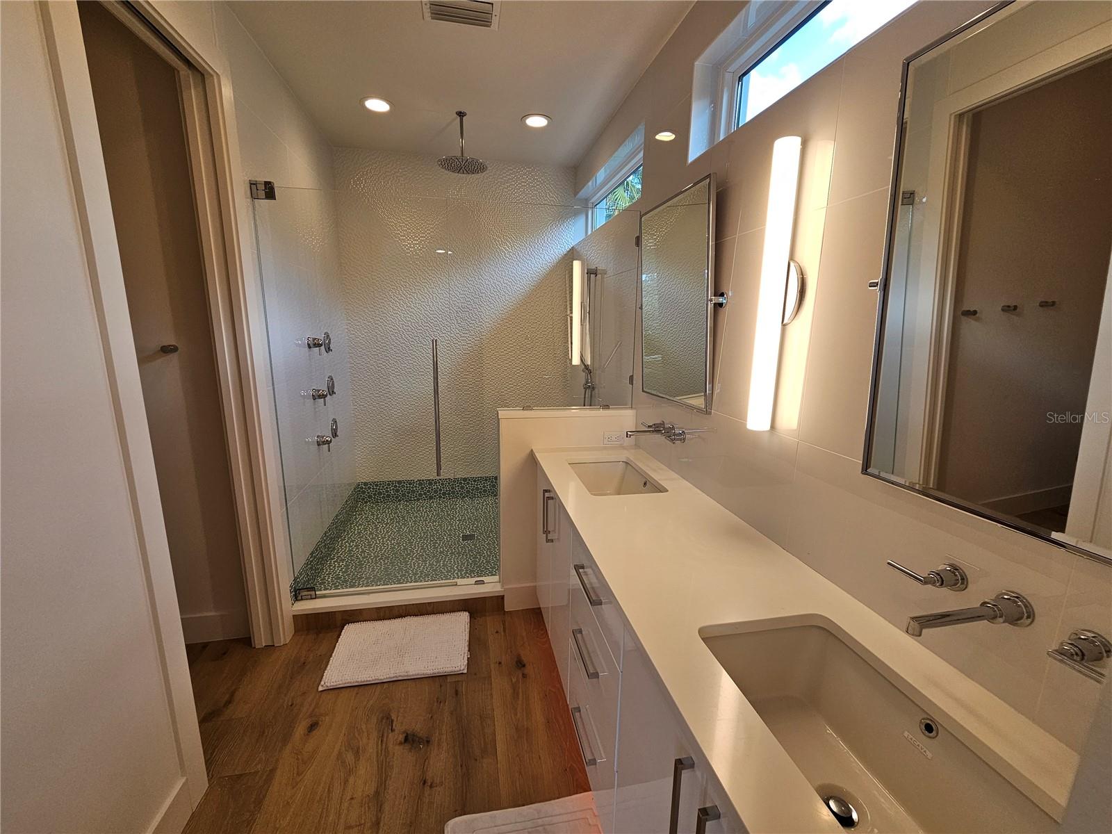 2408 Nassau St Property Photo 29