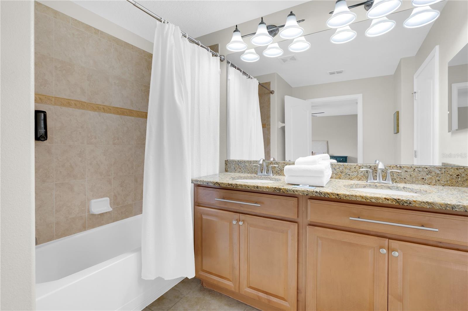 4827 Clock Tower Dr Property Photo 13