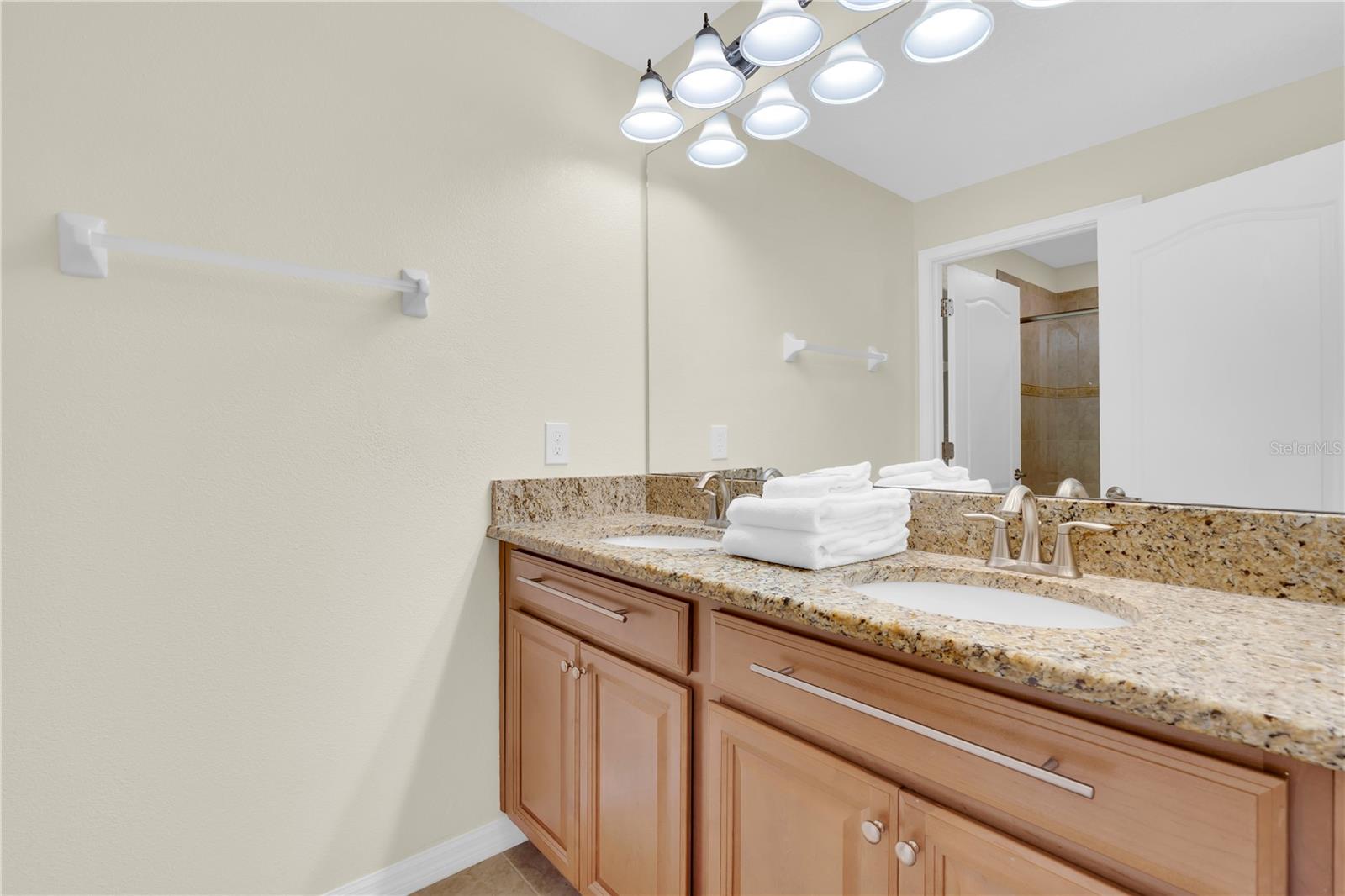 4827 Clock Tower Dr Property Photo 16