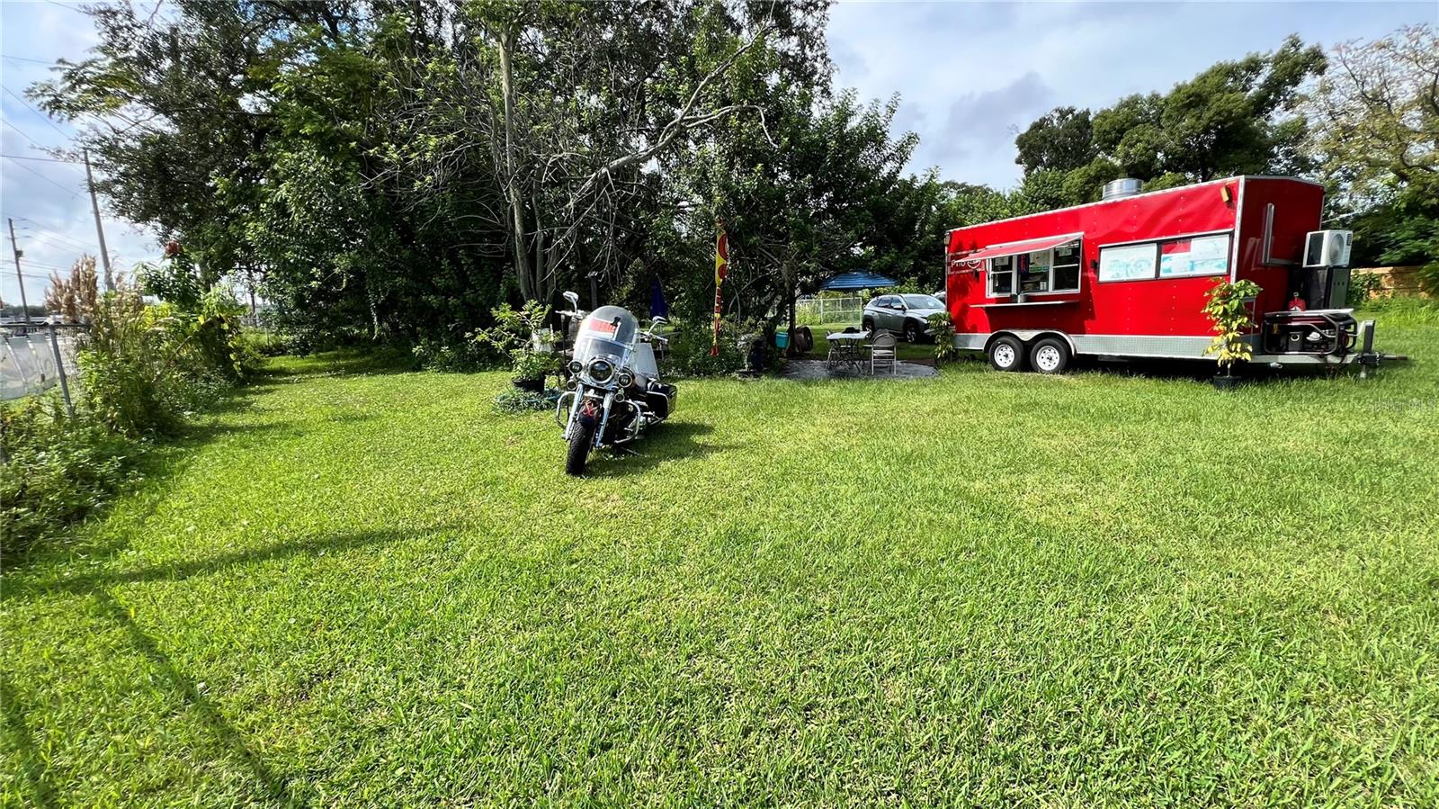 730 N Combee Rd Property Photo 4