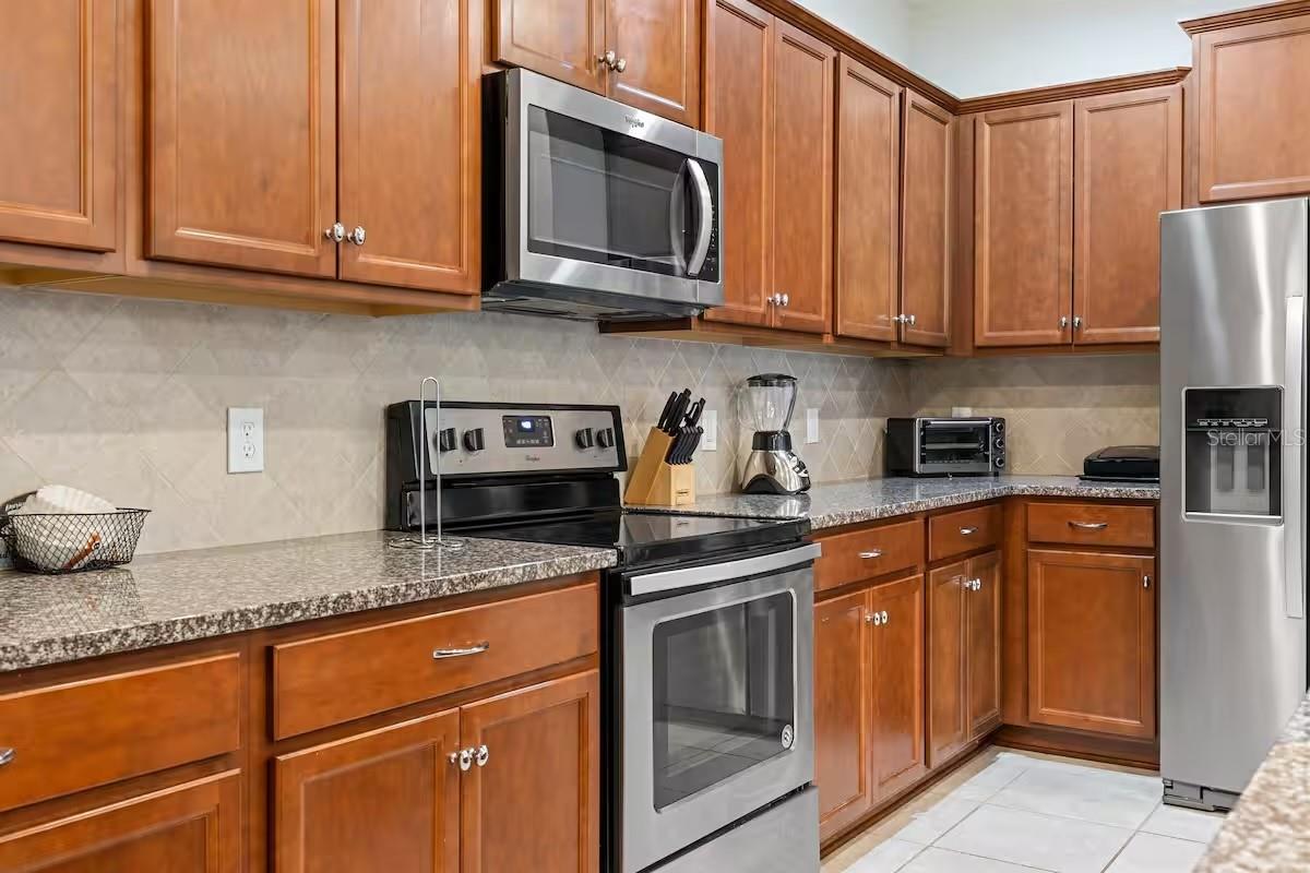 2402 Dubai St Property Photo 4