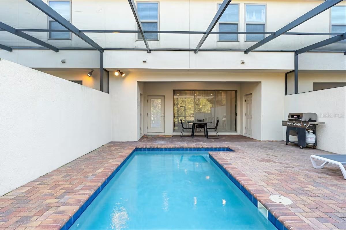 2402 Dubai St Property Photo 10