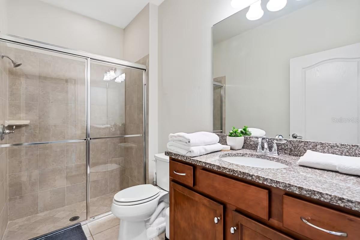 2402 Dubai St Property Photo 32
