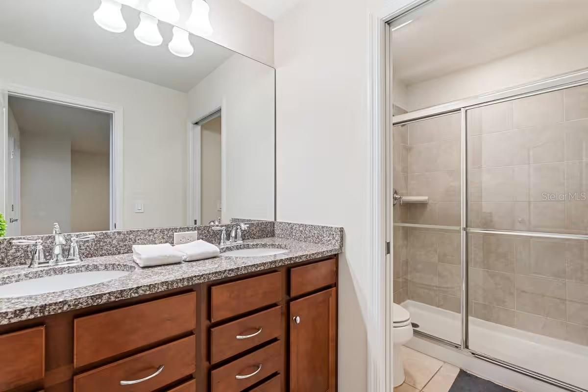 2402 Dubai St Property Photo 35