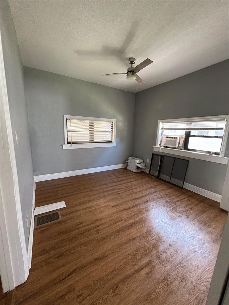 433 Pennsylvania Ave Property Photo 20