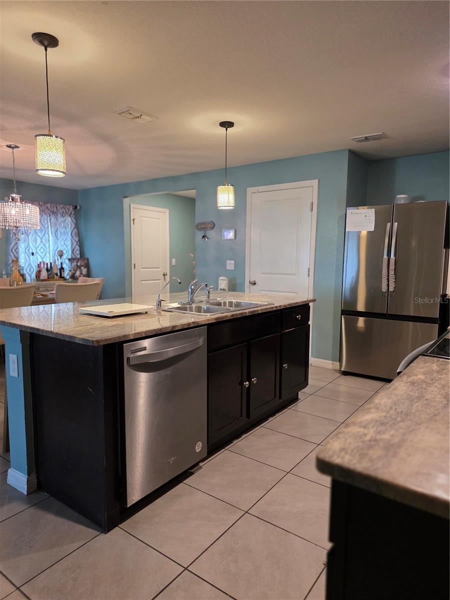 566 Sunlit Coral St Property Photo 7