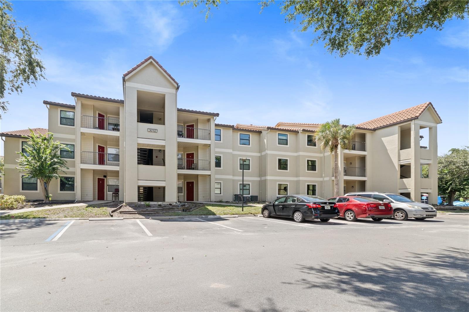 3032 PARKWAY BLVD #208 Property Photo 1