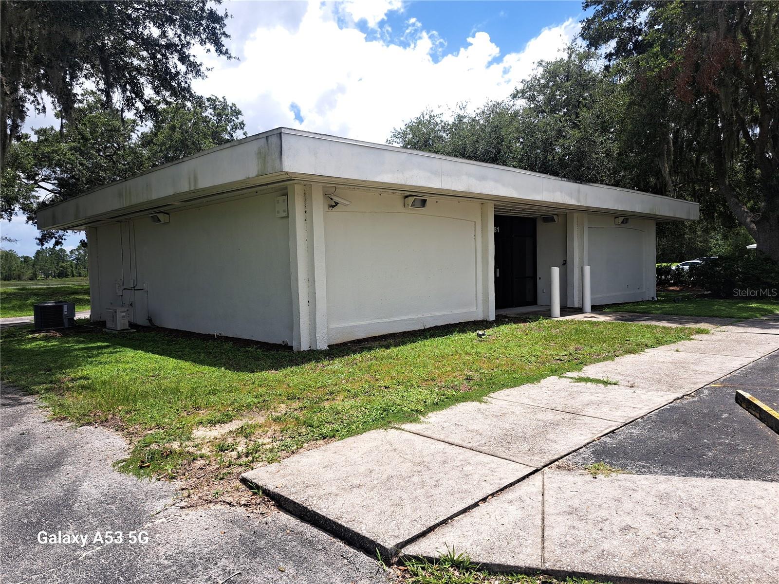 6481 Deland Ave Property Photo 4