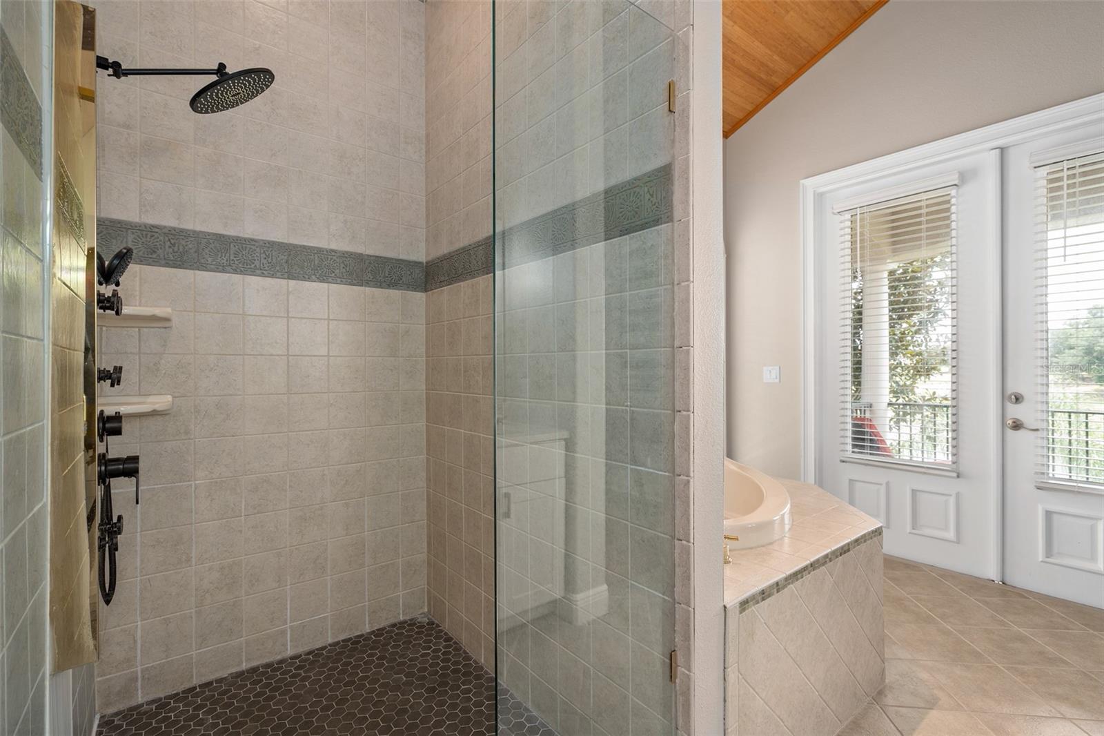 1402 Titian Ct Property Photo 36