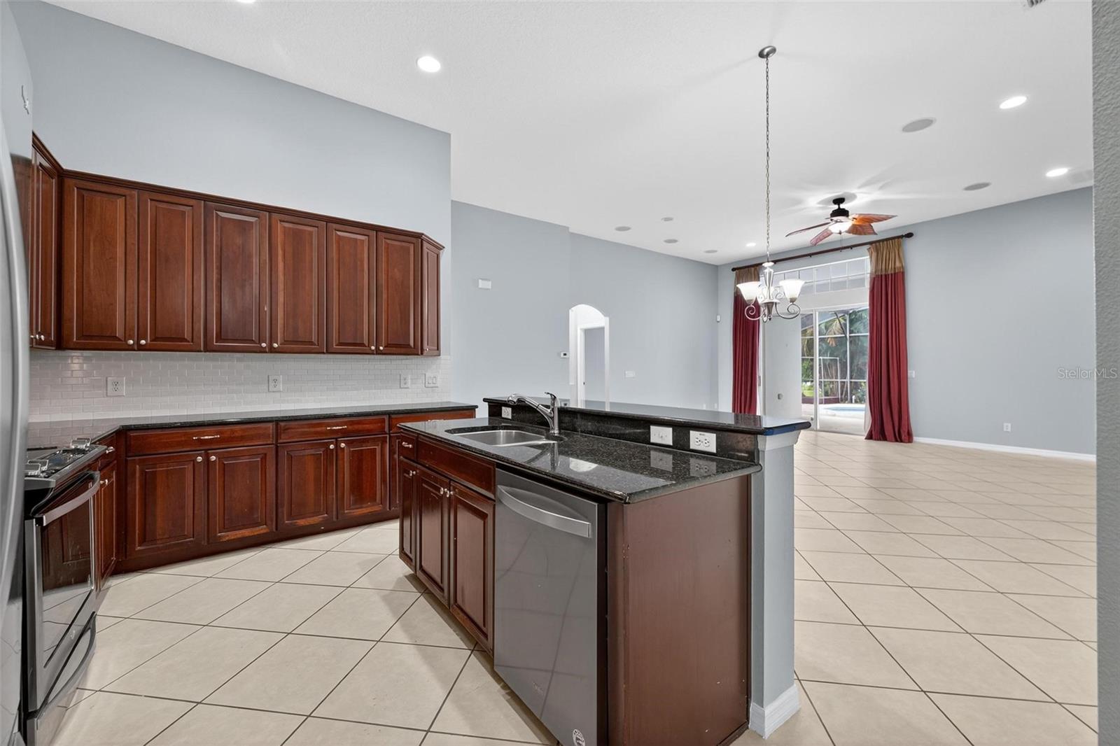 7296 Vista Park Blvd Property Photo 17