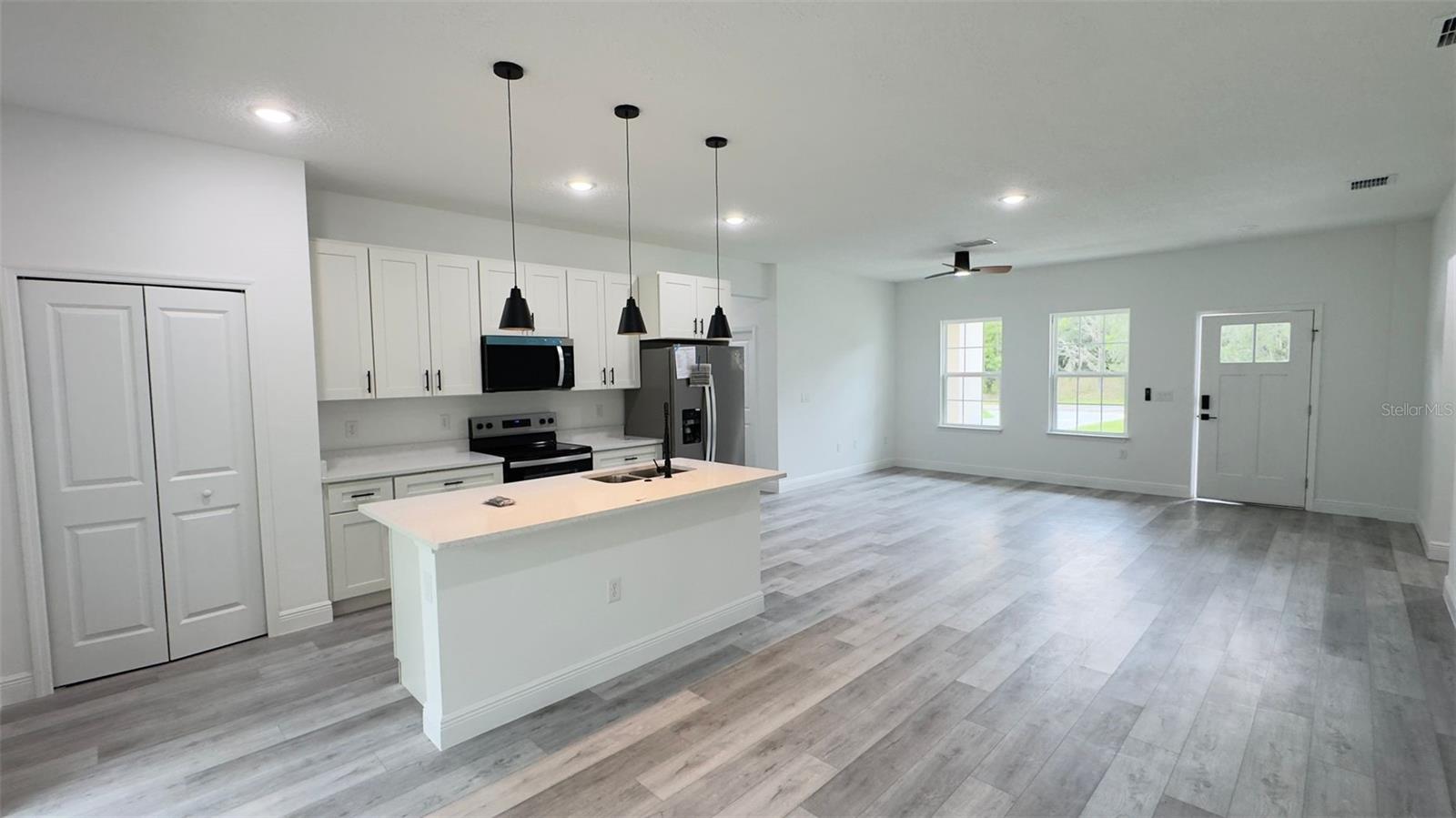 6627 N Huntington Ter Property Photo 4