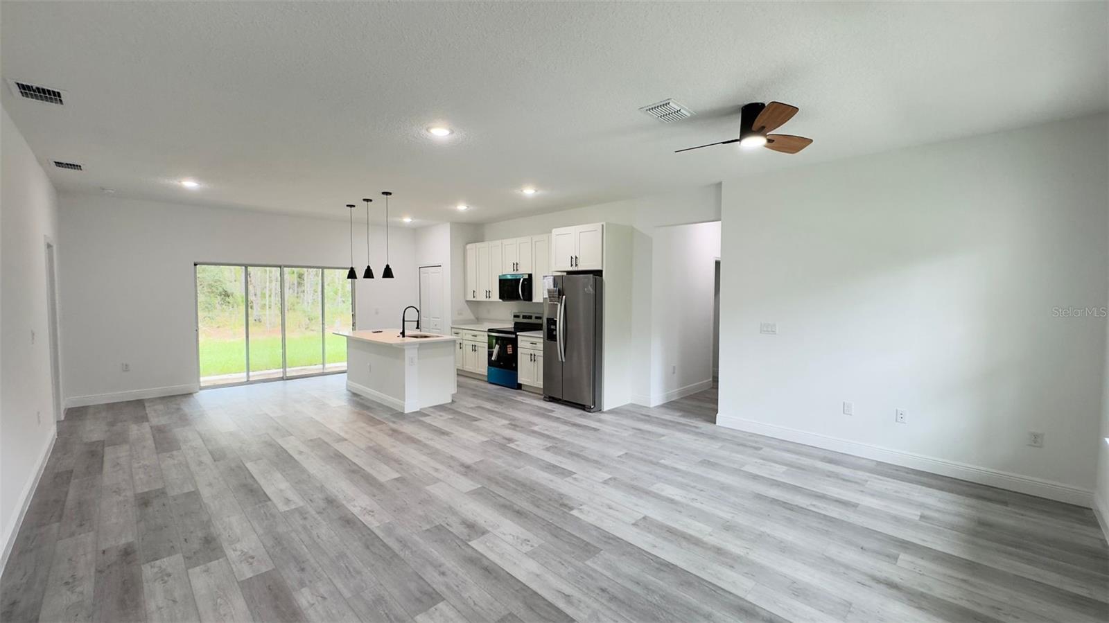 6627 N Huntington Ter Property Photo 6