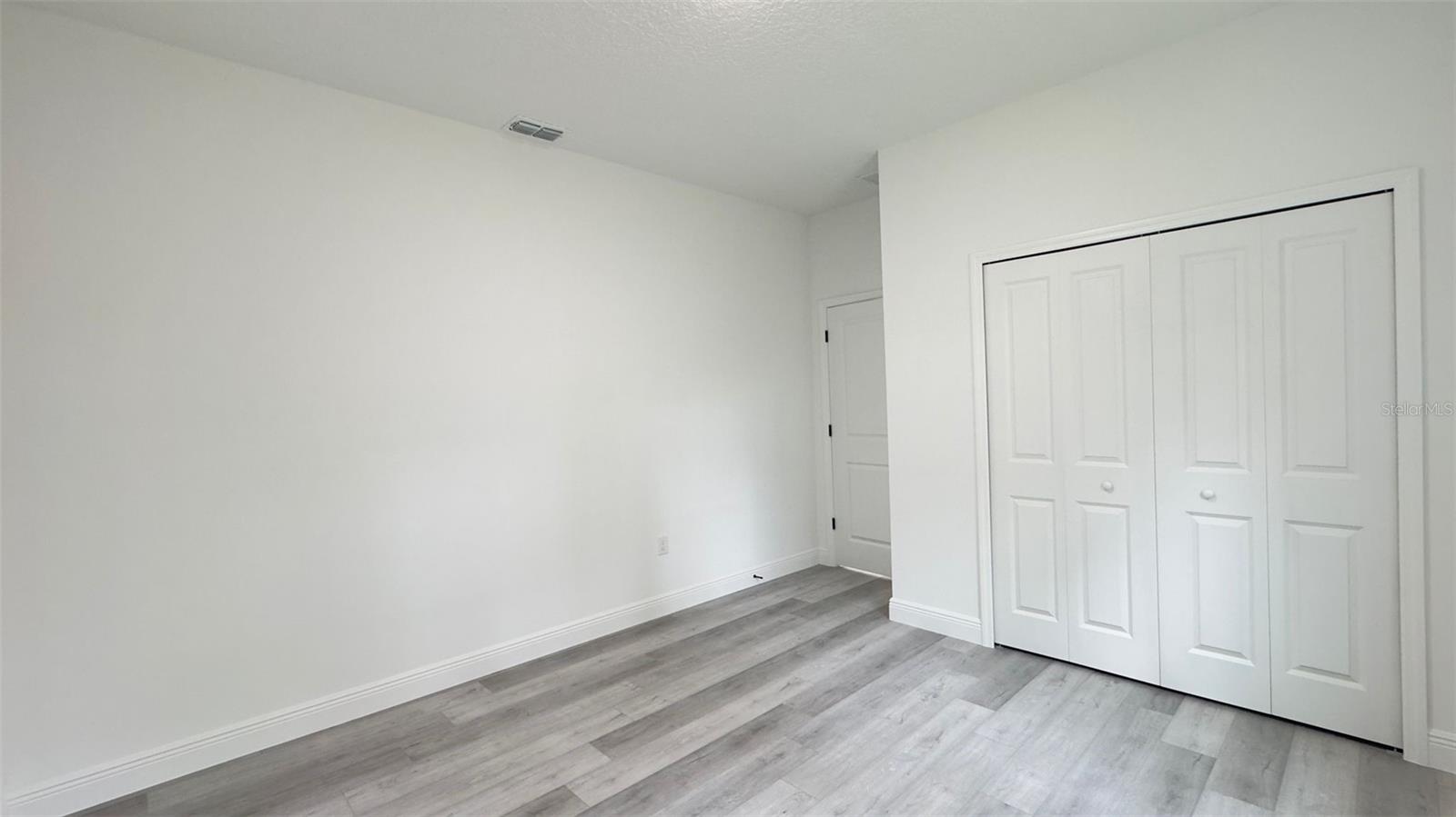 6627 N Huntington Ter Property Photo 7