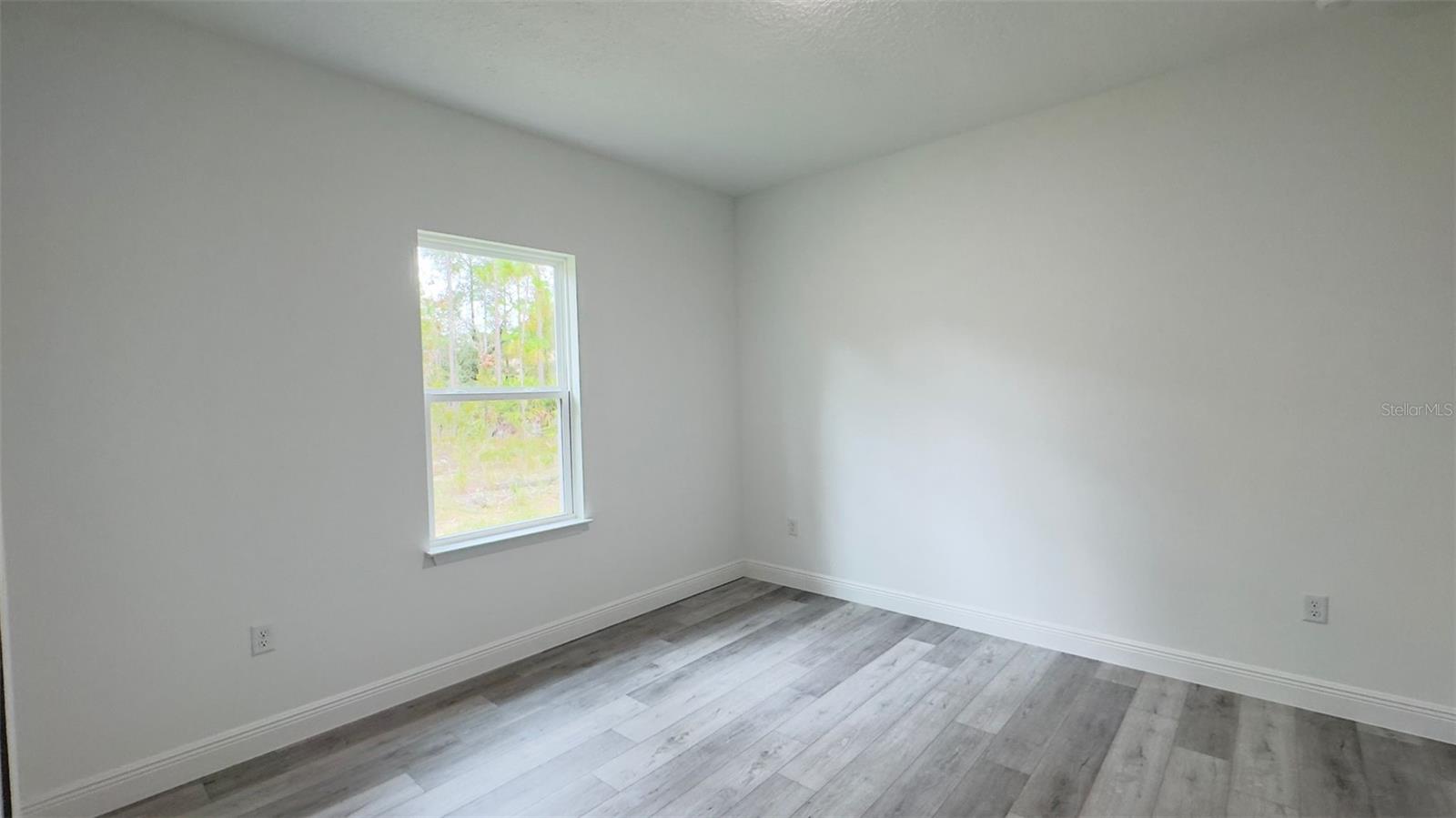 6627 N Huntington Ter Property Photo 8