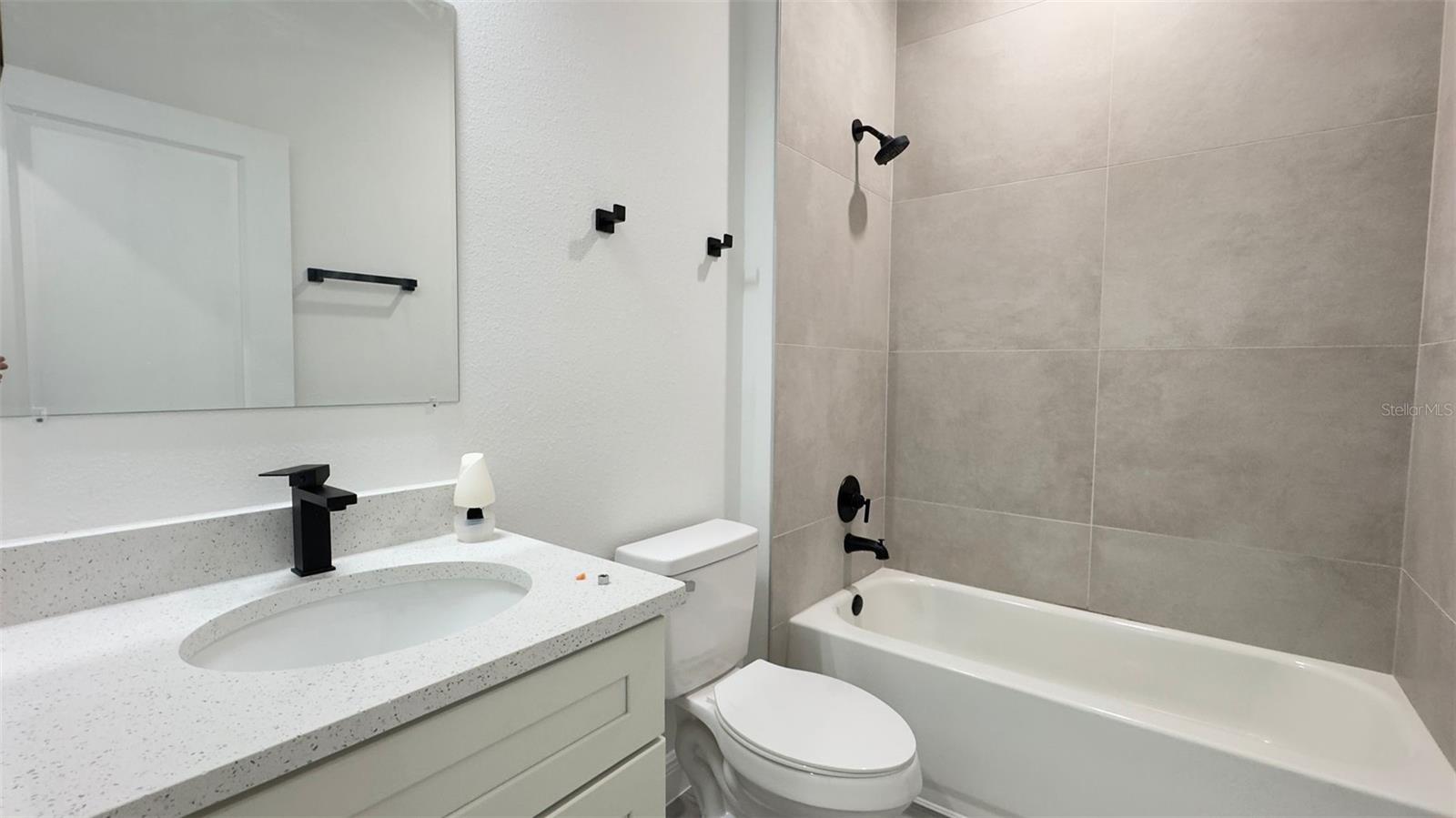 6627 N Huntington Ter Property Photo 9