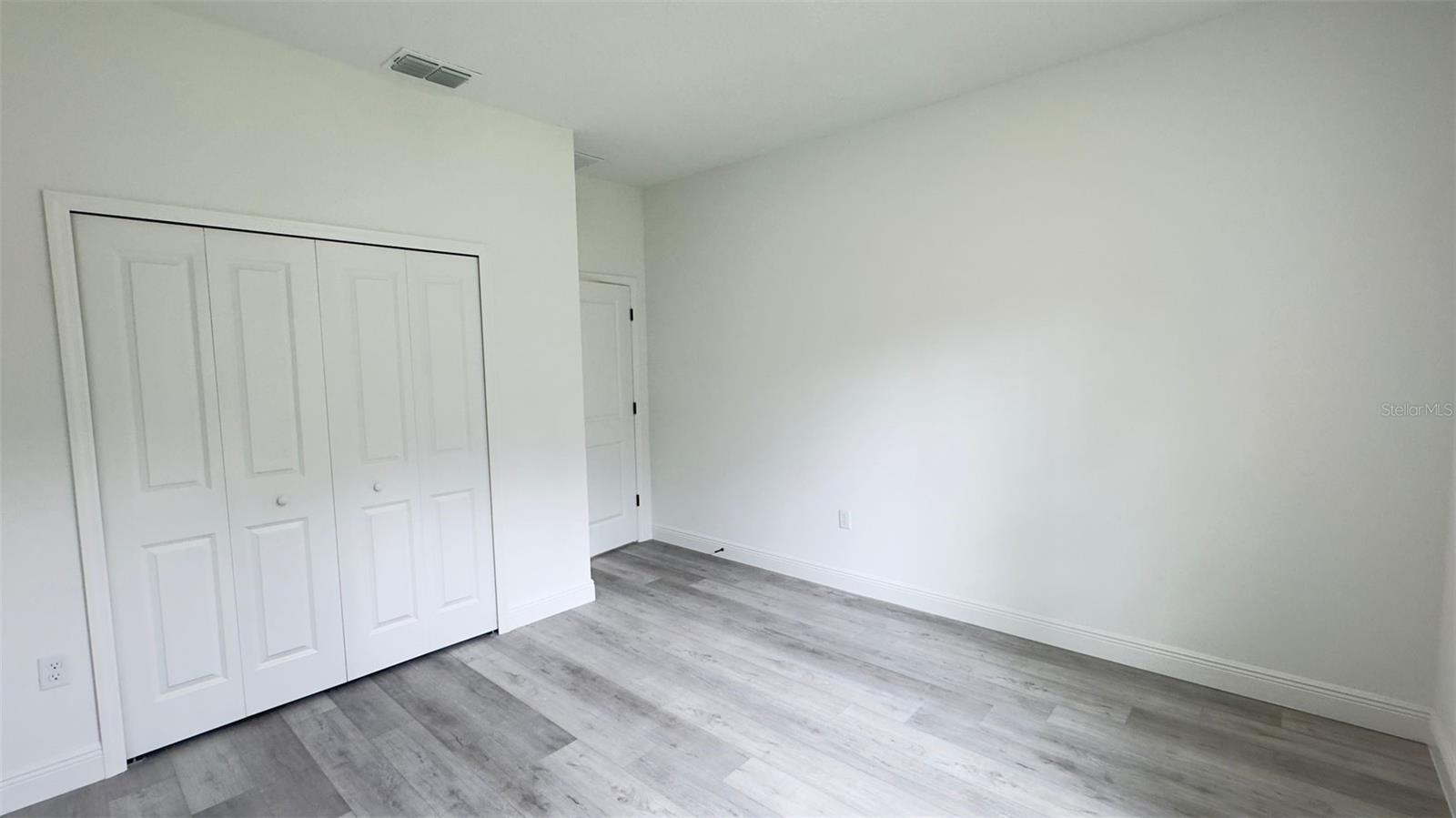 6627 N Huntington Ter Property Photo 10