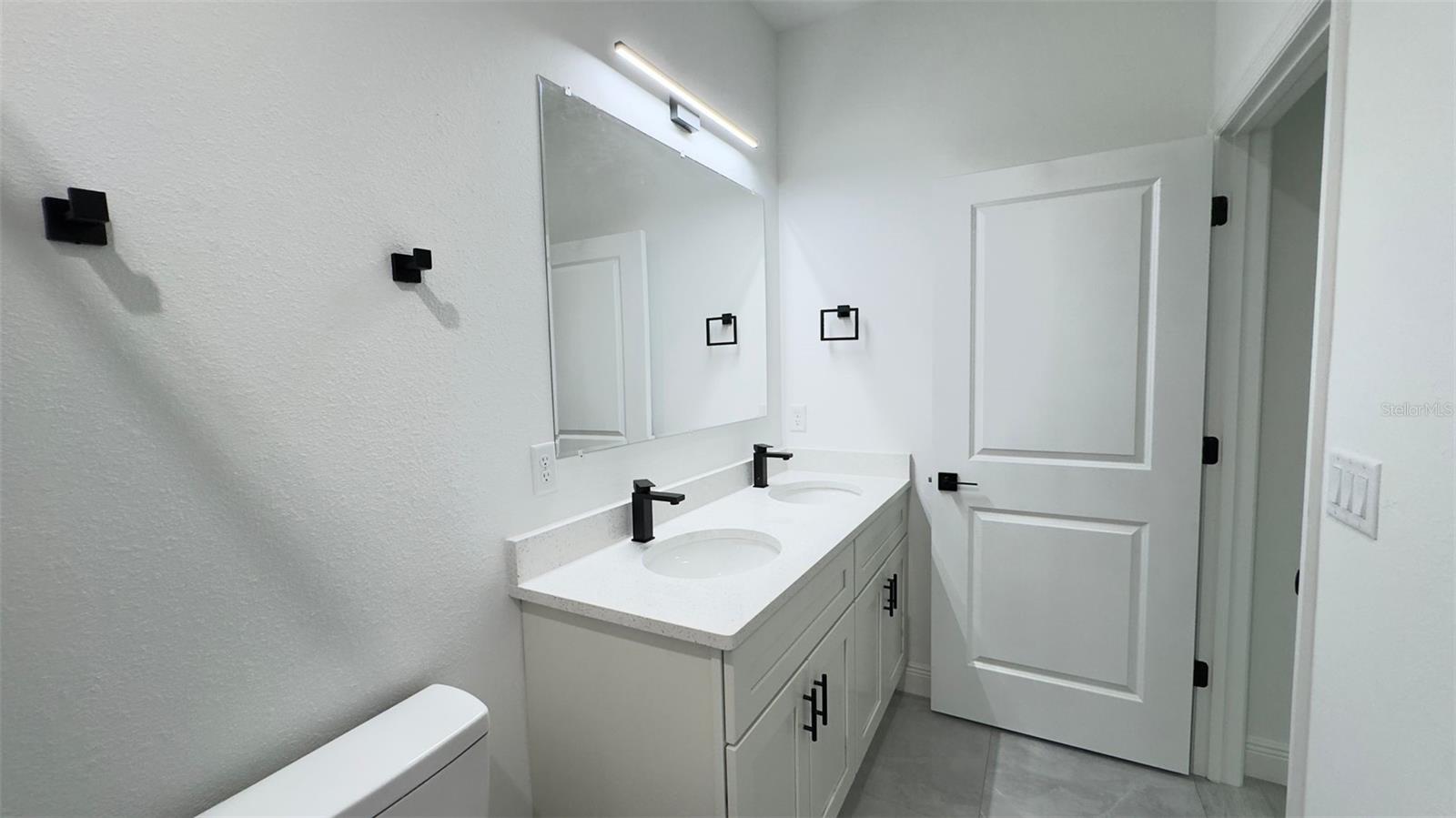 6627 N Huntington Ter Property Photo 14