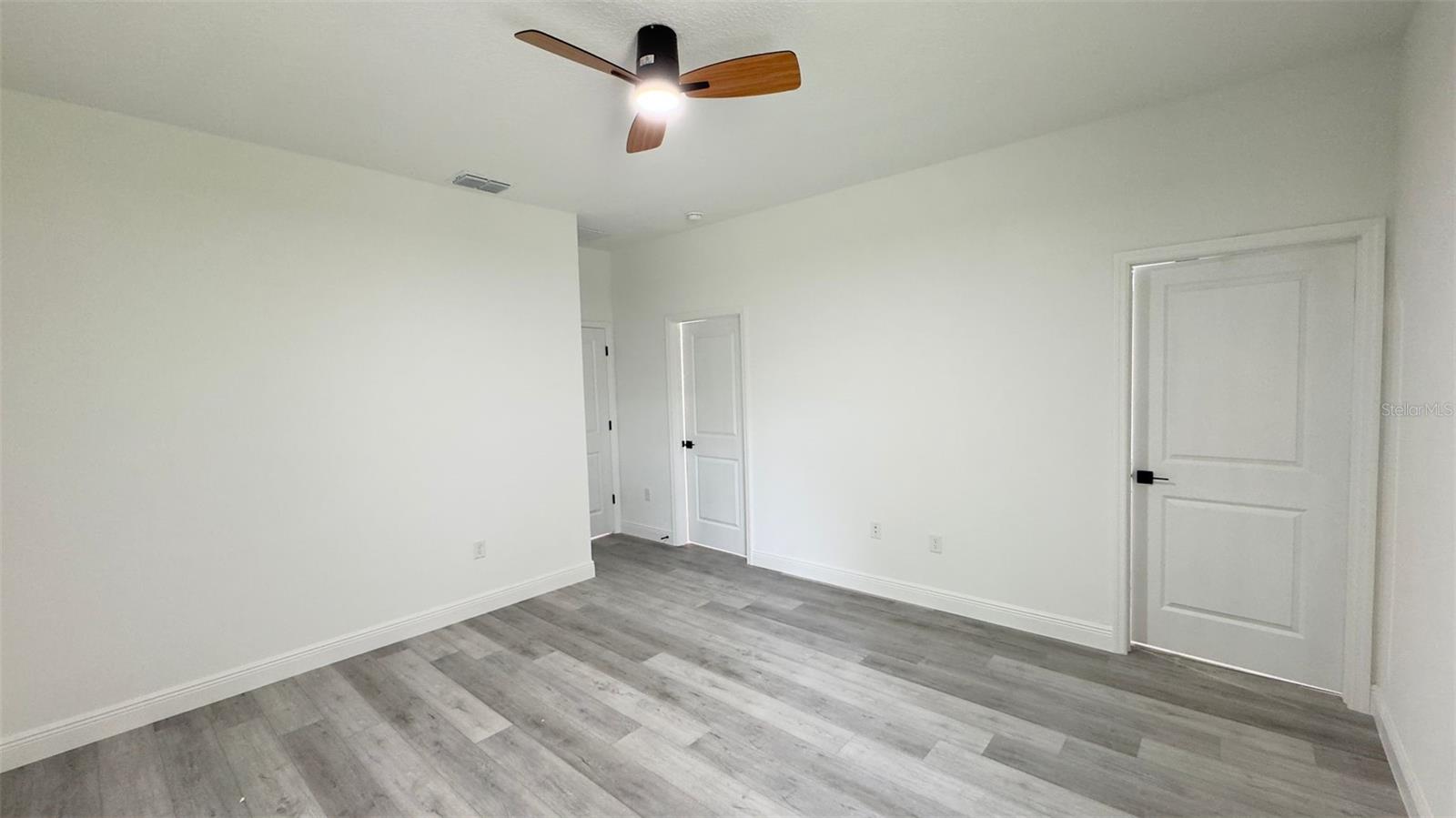 6627 N Huntington Ter Property Photo 16