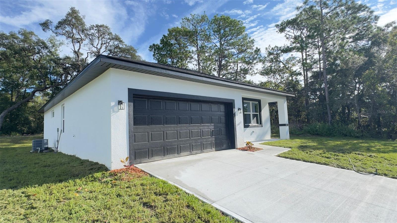 2827 W Xenox Dr Property Photo 2