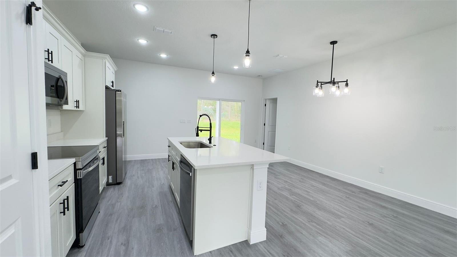 2827 W Xenox Dr Property Photo 6
