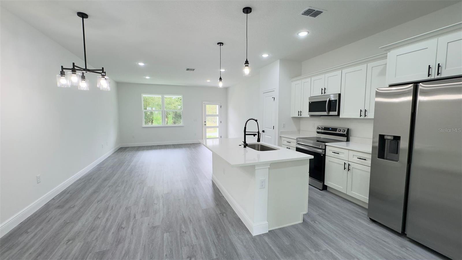 2827 W Xenox Dr Property Photo 7