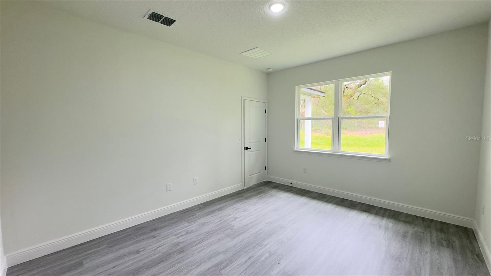 2827 W Xenox Dr Property Photo 9