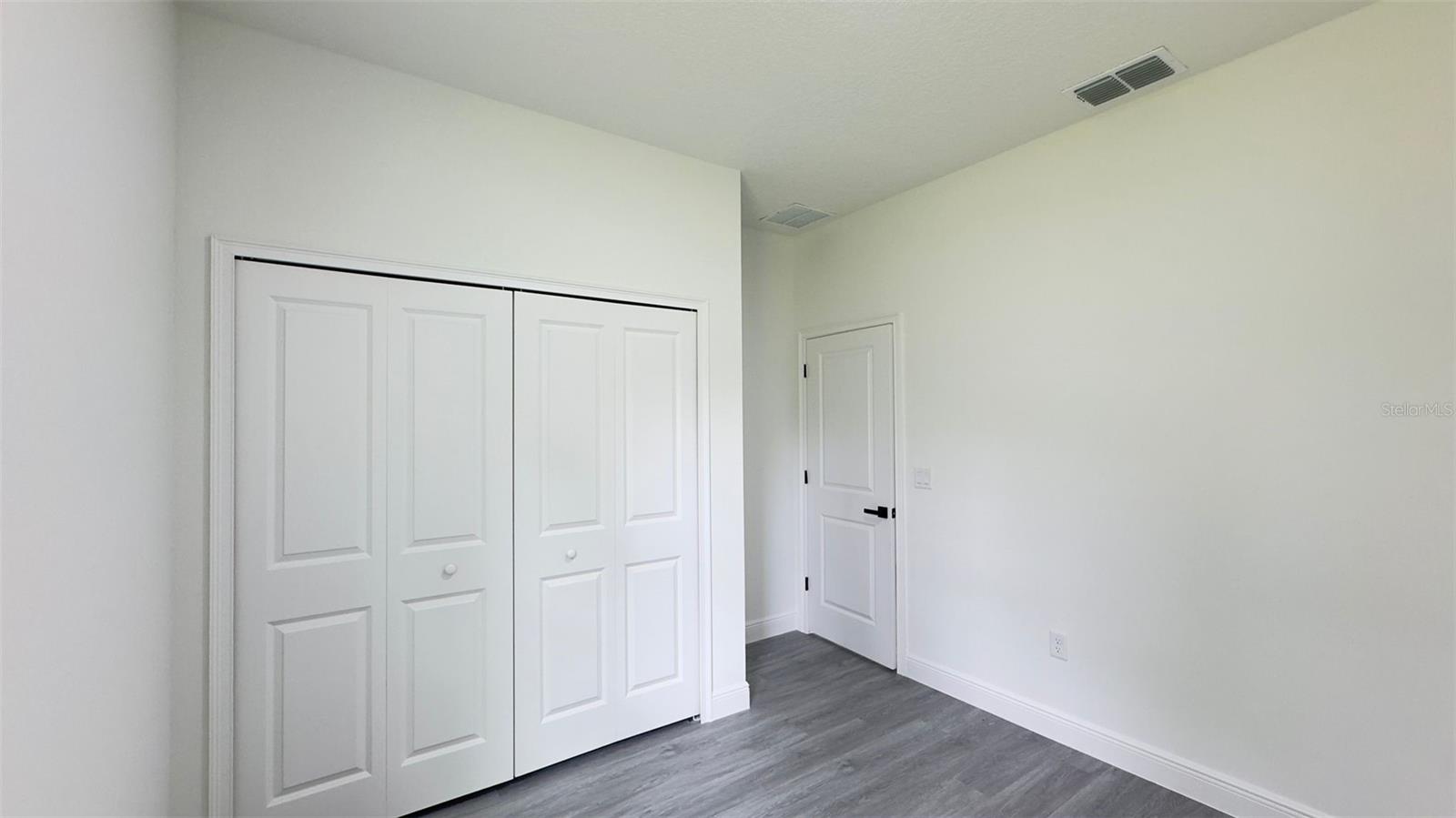 2827 W Xenox Dr Property Photo 17