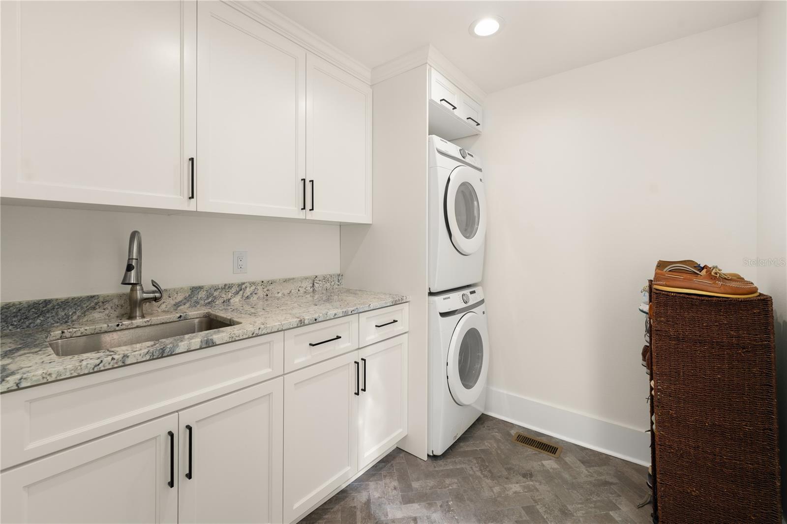 1408 E Church St Property Photo 28