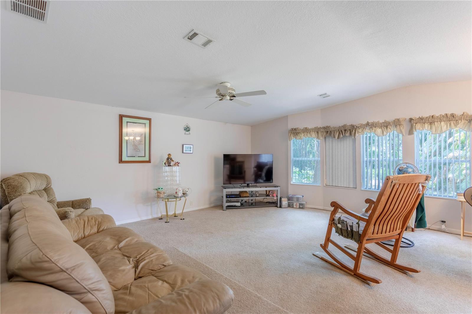 O6344072 Property Photo 7