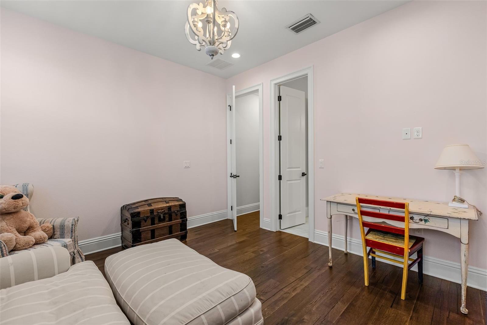 1206 W Harvard St Property Photo 35