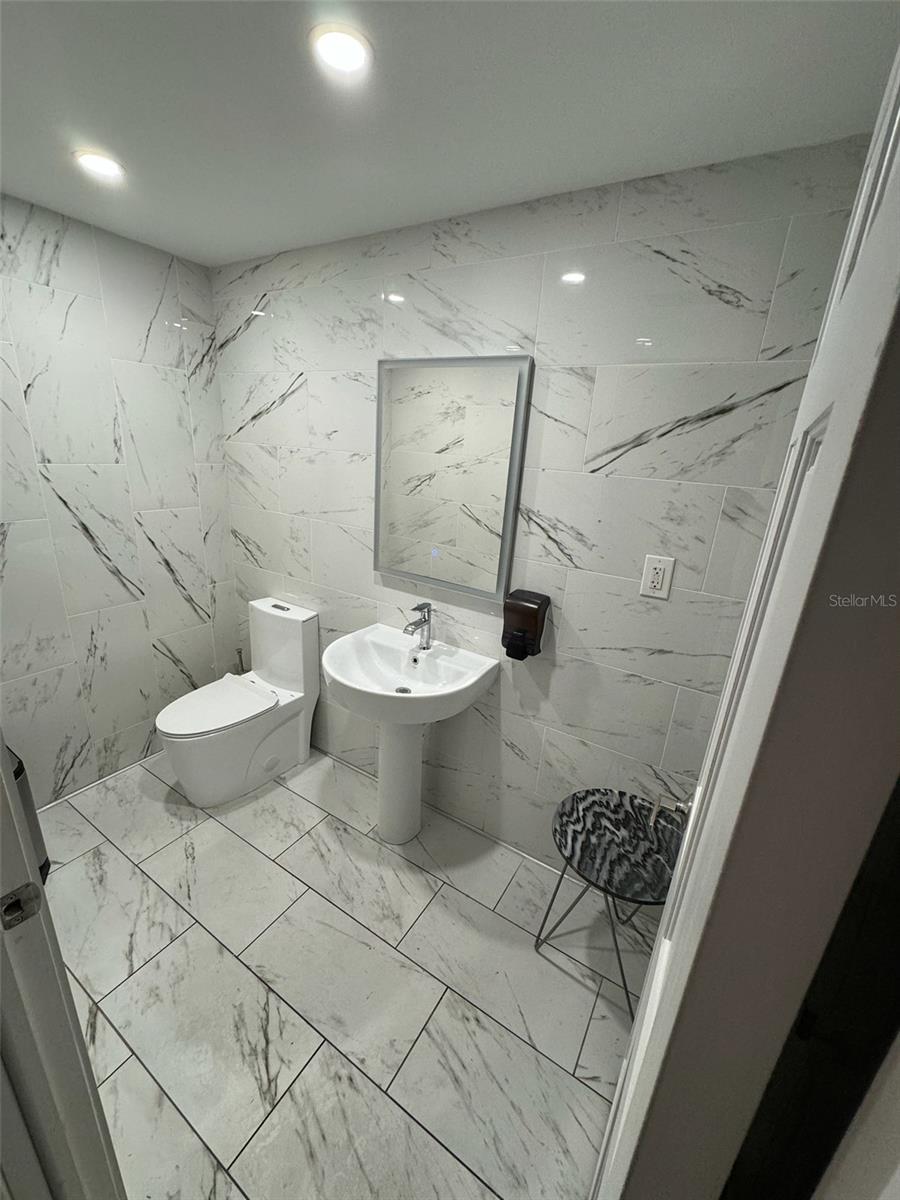 O6344852 Property Photo 20