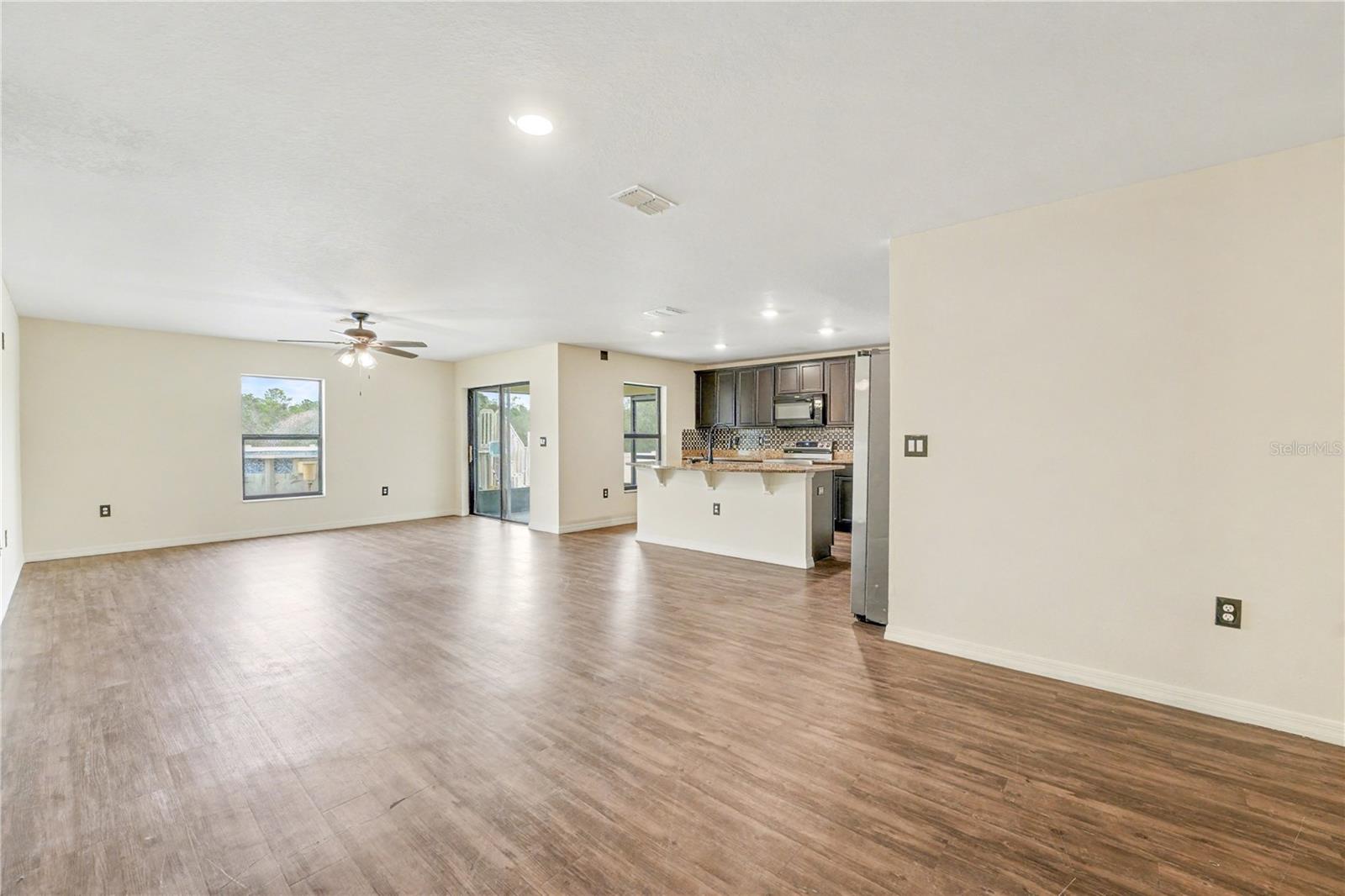 104 Jasmine Cir Property Photo 4