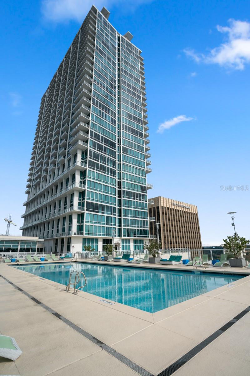 150 E ROBINSON ST #2008