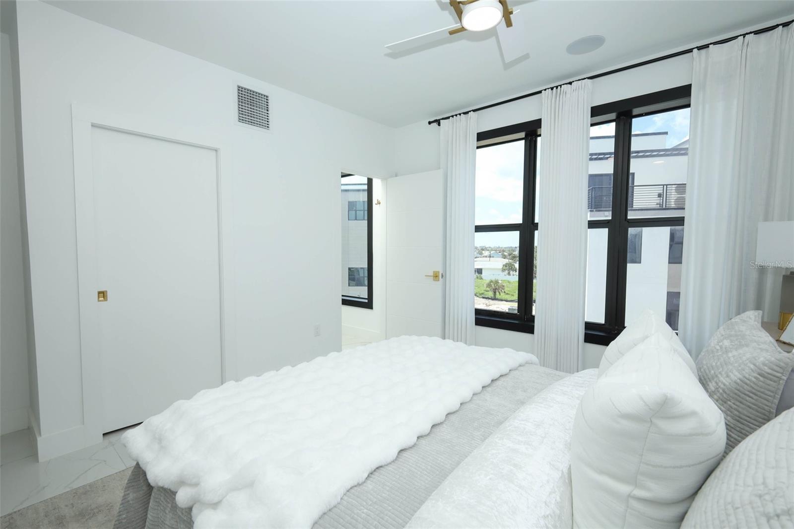 2360 Ocean Shore Blvd #18 Property Photo 41