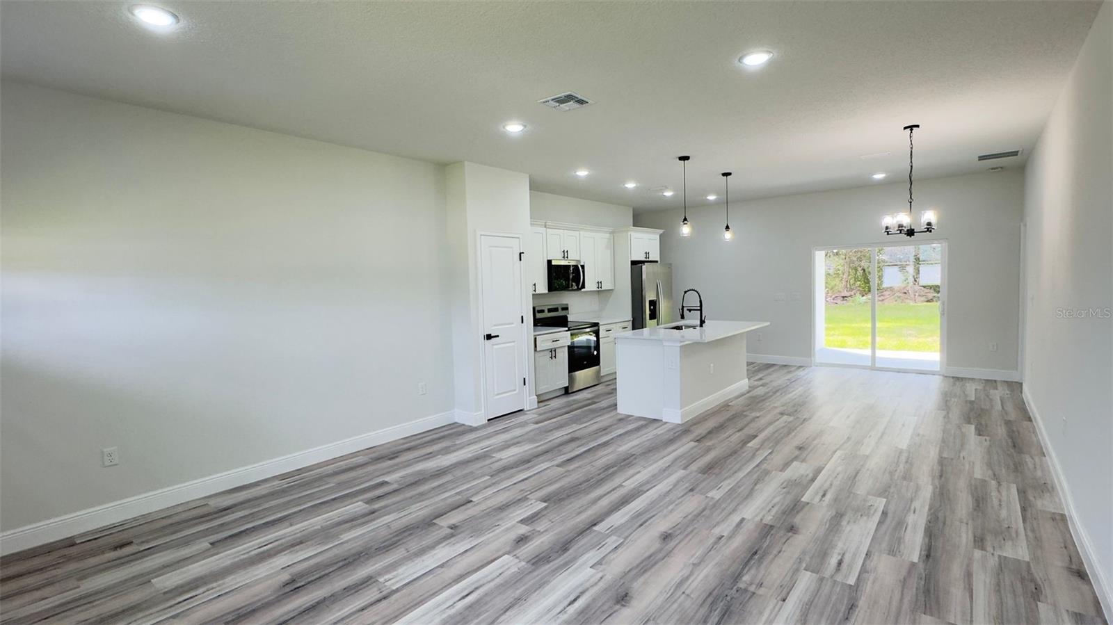 3462 W Century Blvd Property Photo 3