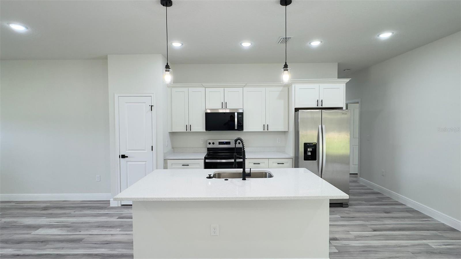 3462 W Century Blvd Property Photo 4