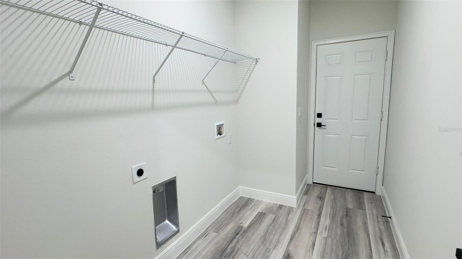 3462 W Century Blvd Property Photo 9