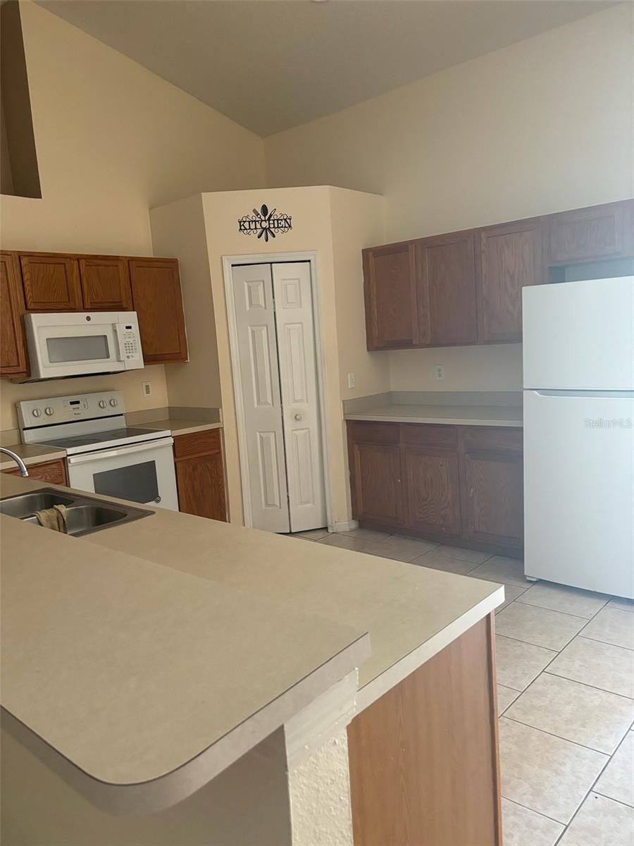673 Cotulla Dr Property Photo 2