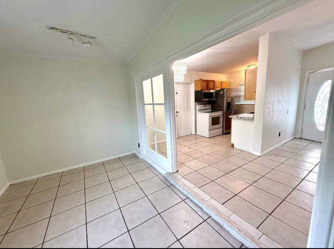 6021 Yucatan Dr Property Photo 5