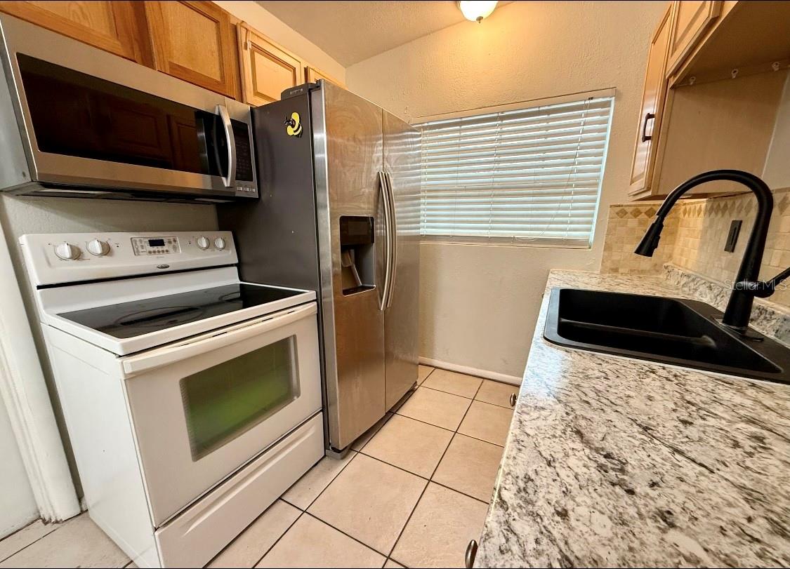 6021 Yucatan Dr Property Photo 7