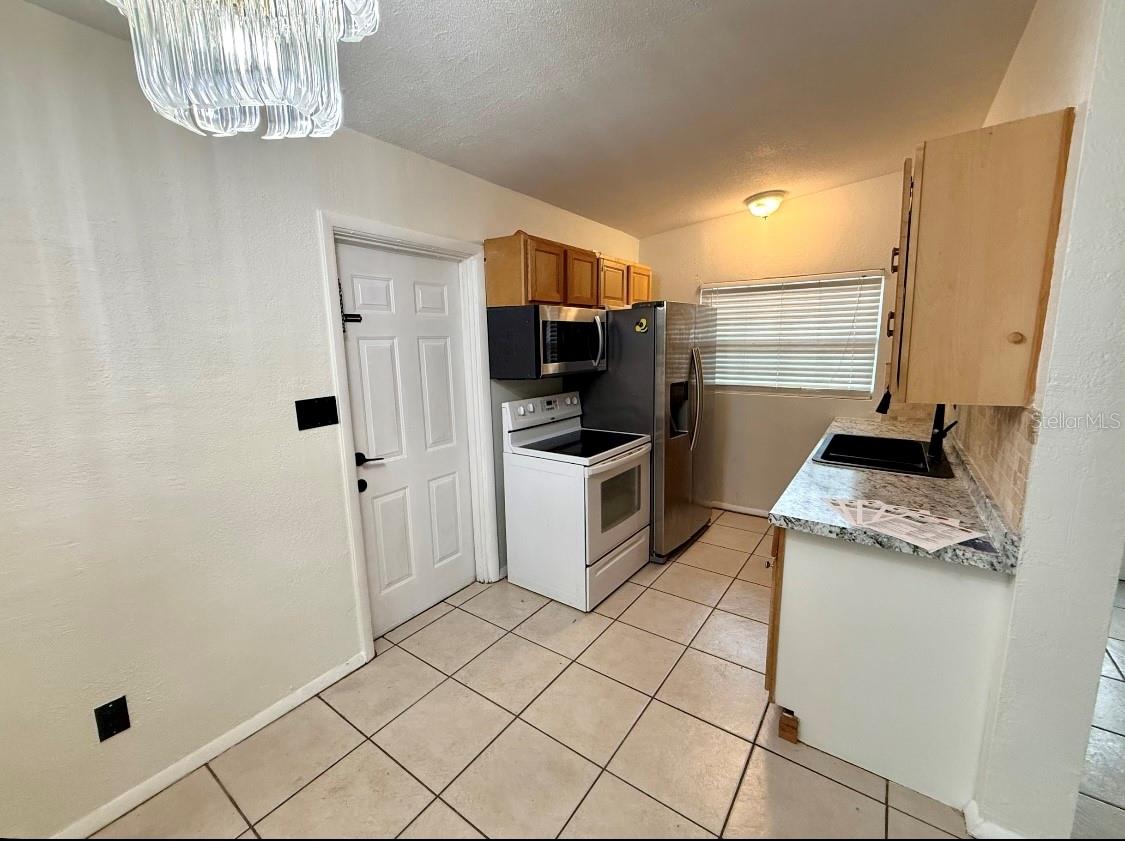 6021 Yucatan Dr Property Photo 8