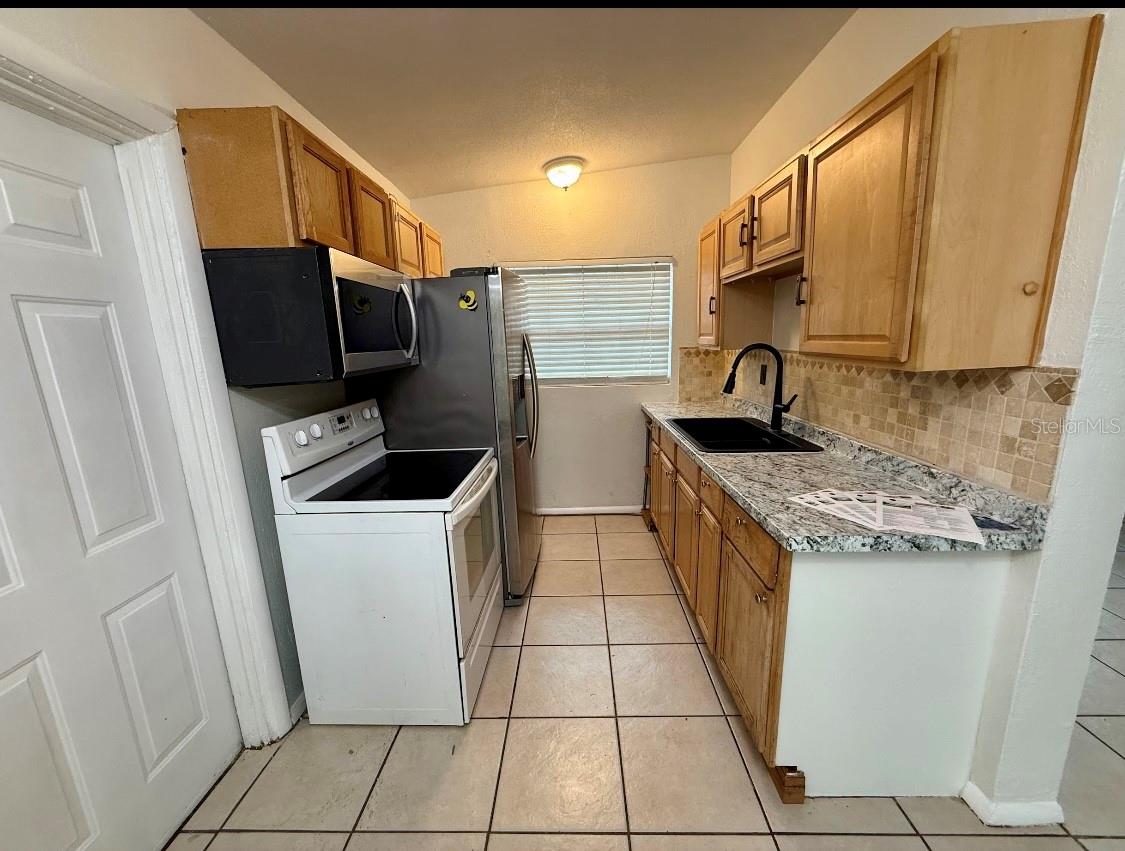 6021 Yucatan Dr Property Photo 10